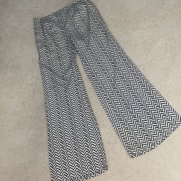 NWOT! Umgee Chevron Wide Leg Pants! - Picture 2 of 11